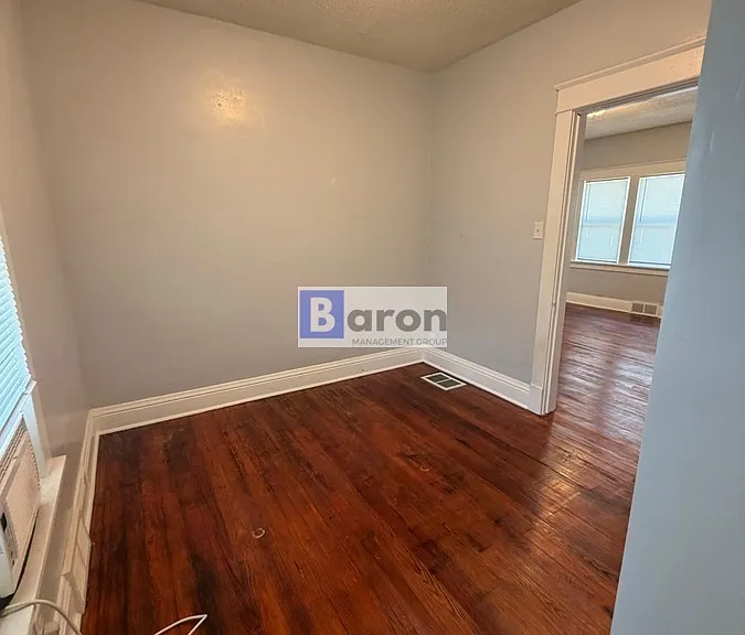 1053 Huey St — Photo 4