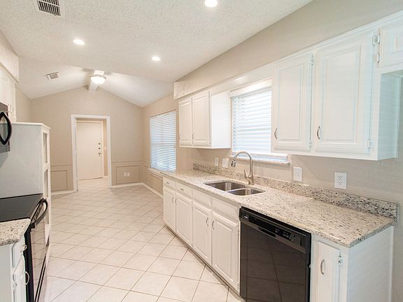 3rd image of 2104 Glen Forest Ln