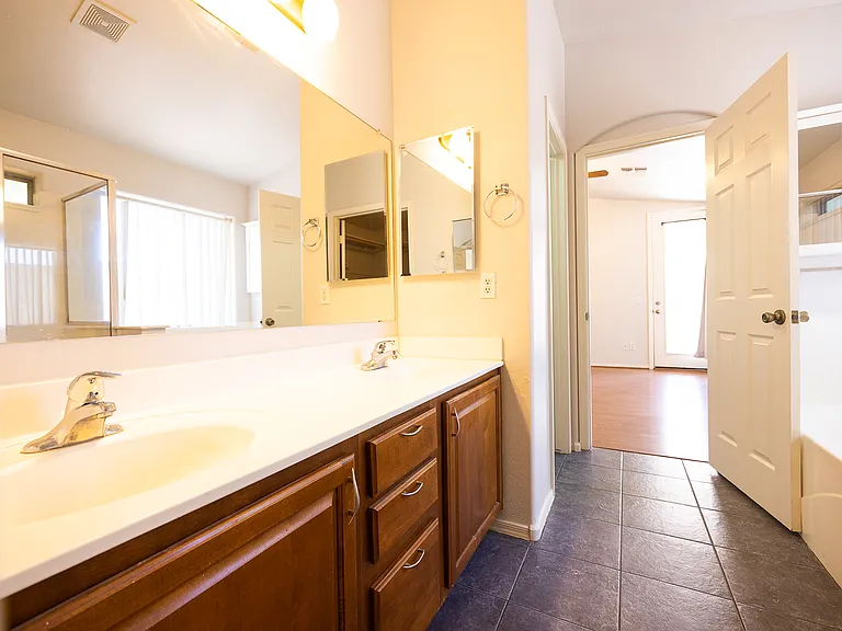 9233 W Mackenzie Dr — Photo 22