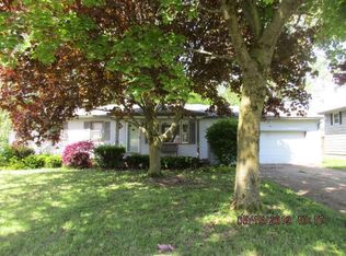 40 Circle View Dr, New Middletown, OH 44442