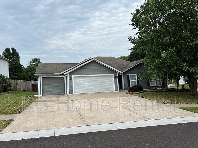 1st image of 857 SW Country Hill Dr