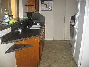3rd image of 445 Carlton St