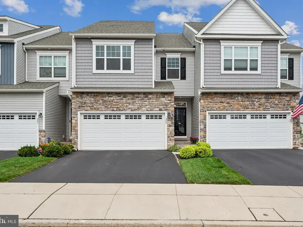 353 Ridgewood Dr, Royersford, PA 19468
