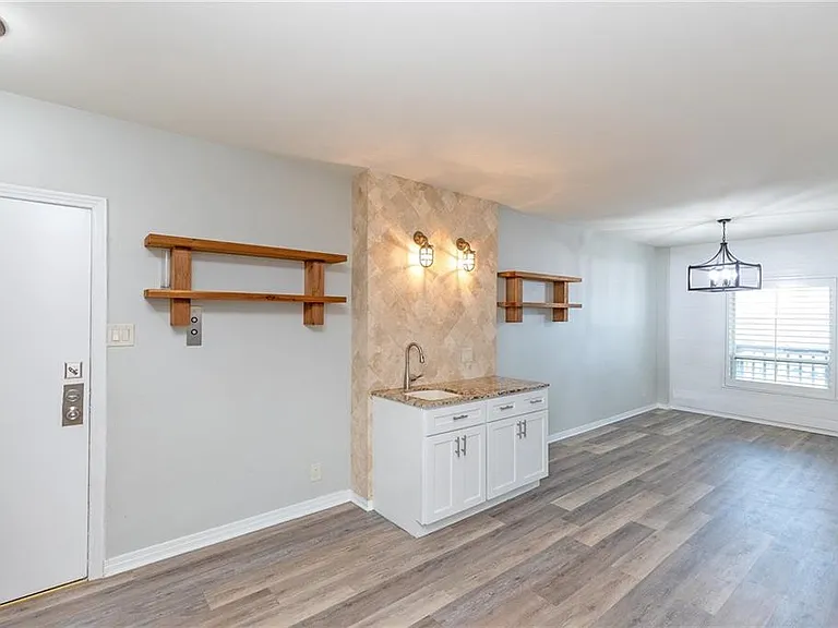 200 W Cotter Ave — Photo 19