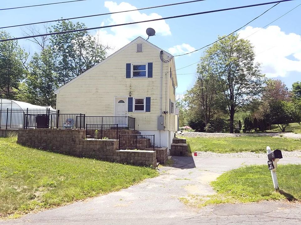 2nd image of 5 Horseshoe Cir