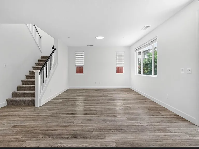 532 E Isidoro Ave — Photo 15