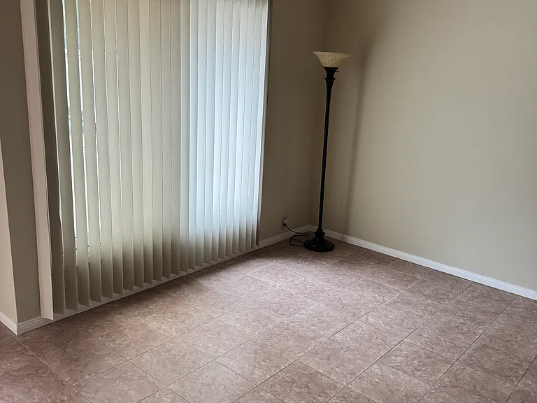 1322 S Hesperian St — Photo 1