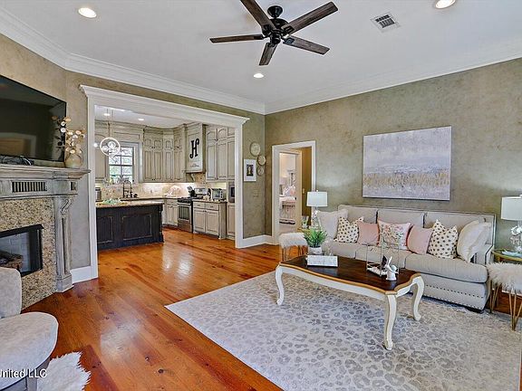 4th image of 128 Meadowcreek Dr