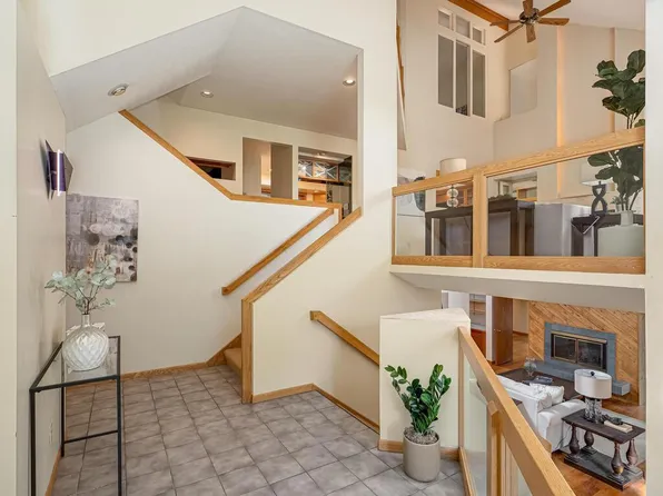 12700 Bent Tree Rd, Minnetonka, MN 55305