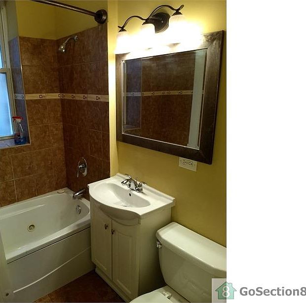 2nd image of 4926 W Monroe St #2