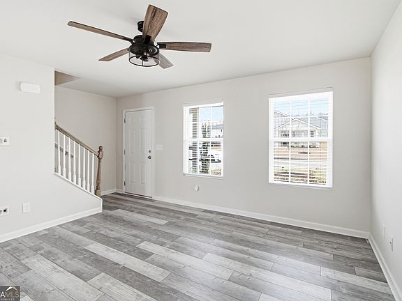 3rd image of 146 Maple Dr