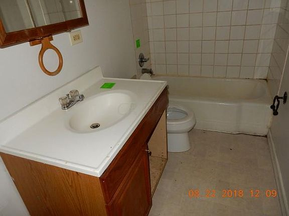 3rd image of 690 Holly Hill Dr