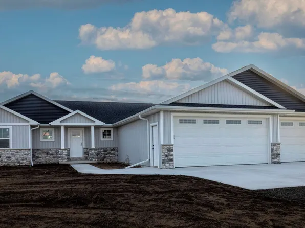 490 Highland Meadow Trl, Pulaski, WI 54162