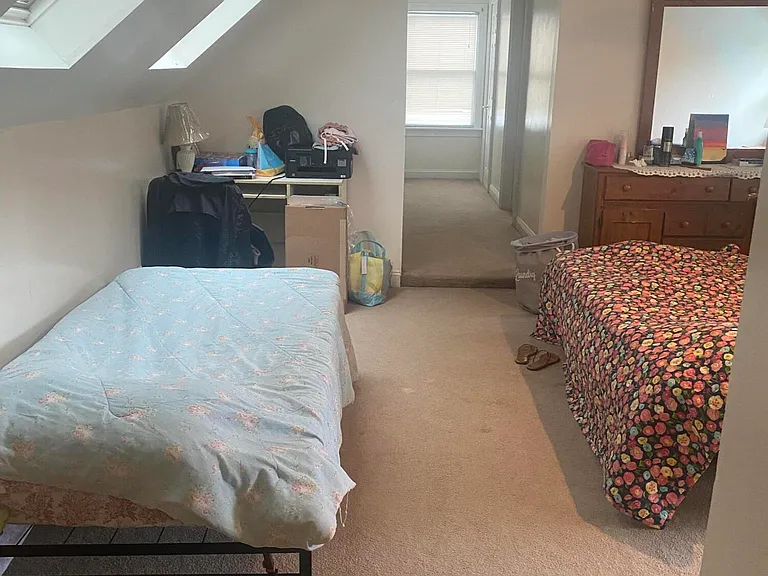 313 Yorke Ave — Photo 4