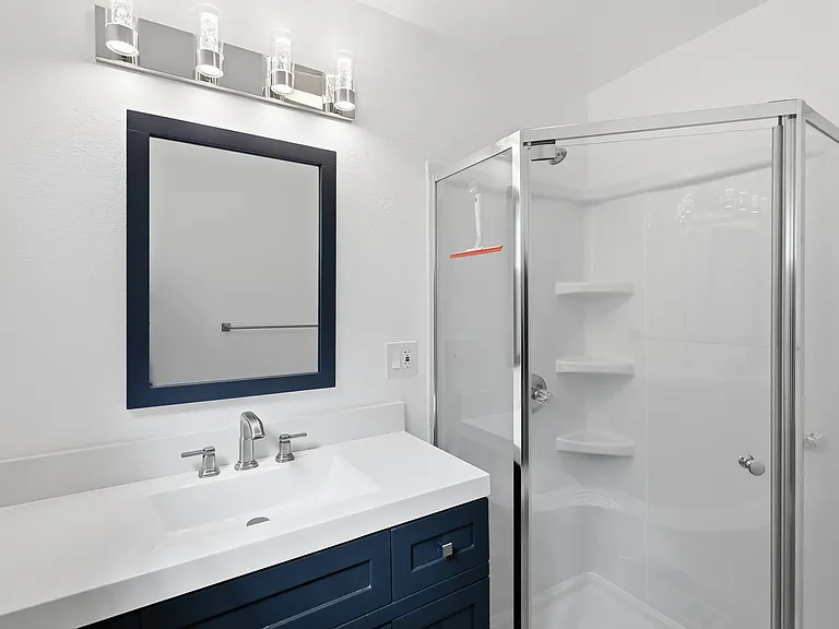 1162 Davis St — Photo 15