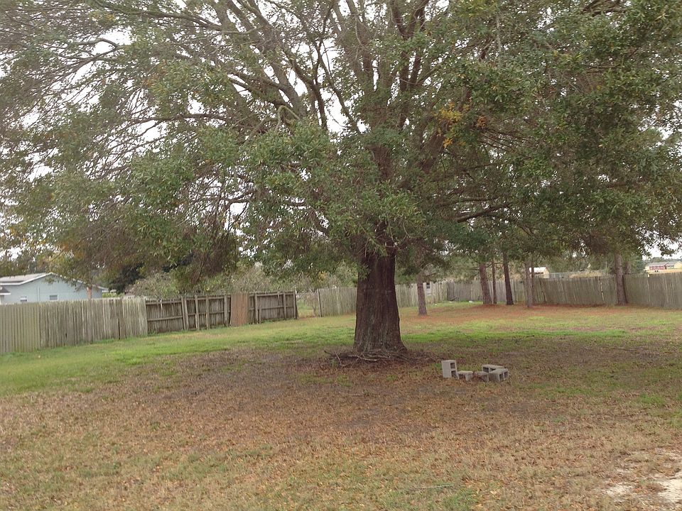 XL fenced backyard!