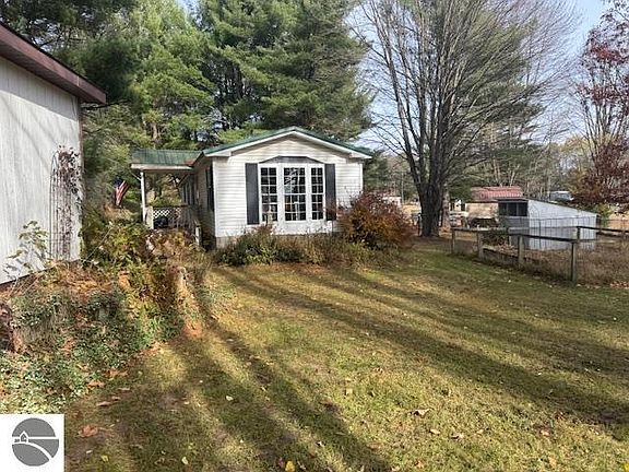 2nd image of 488 Autumn Rd