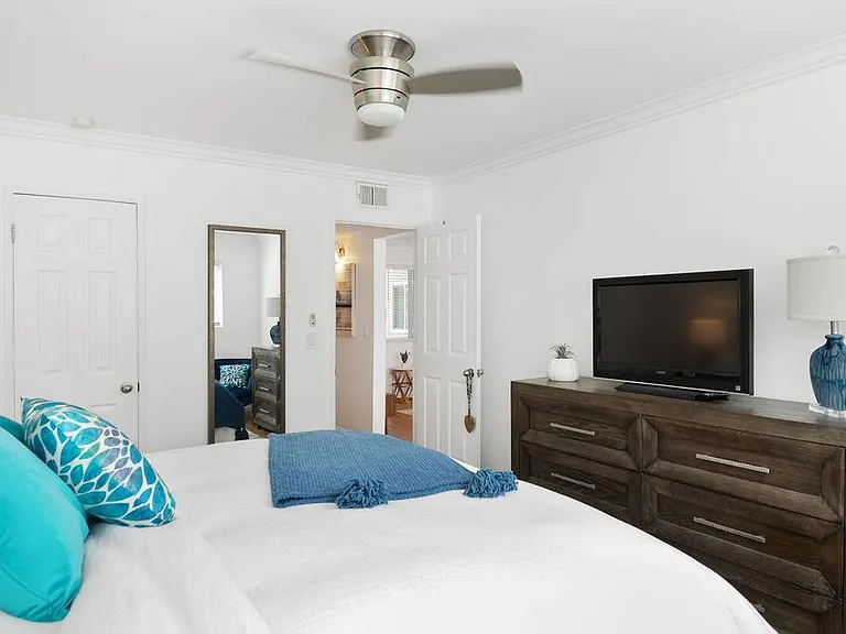 2411 Prospect Ave #109 — Photo 13