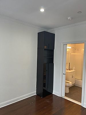 4th image of 413 E 72nd St #1B