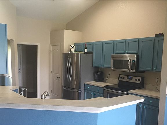 2nd image of 810 NE 32nd Terrace Cpe