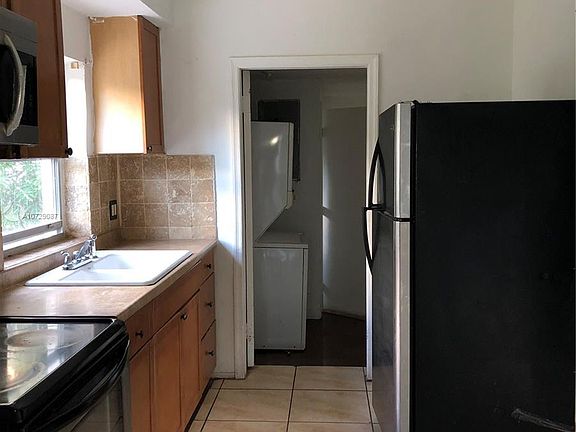 3rd image of 1220 NE 130th St