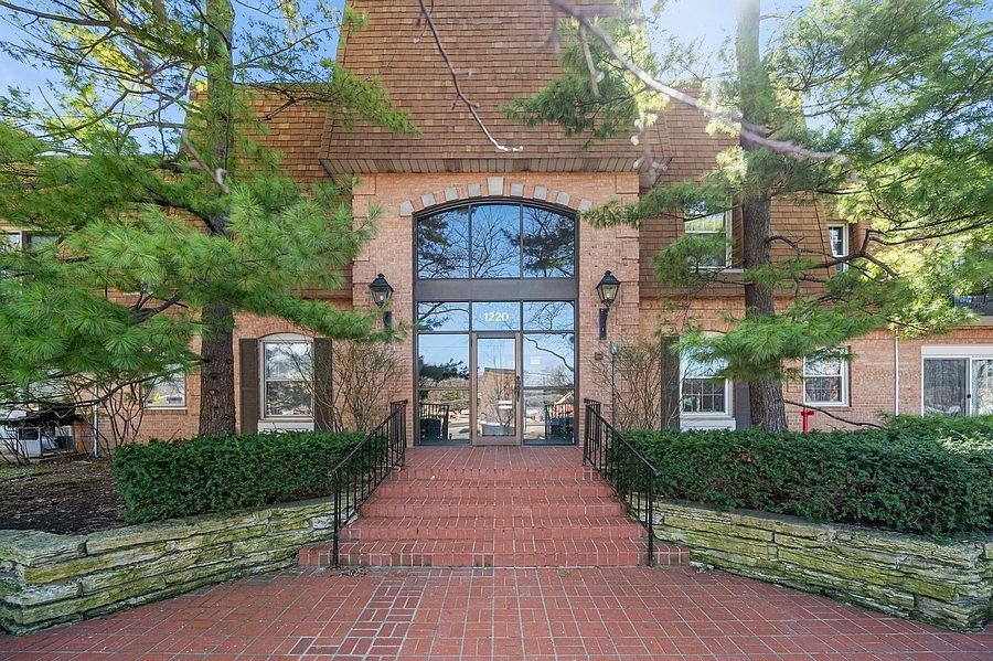 1st image of 1220 Park Ave W APT 114