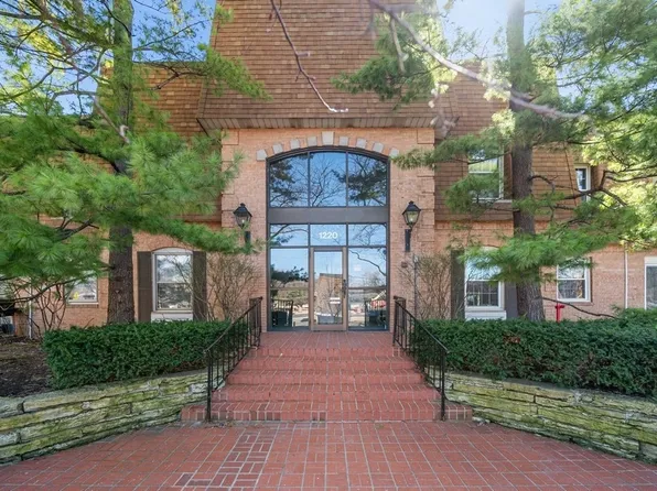1220 Park Ave W APT 114, Highland Park, IL 60035