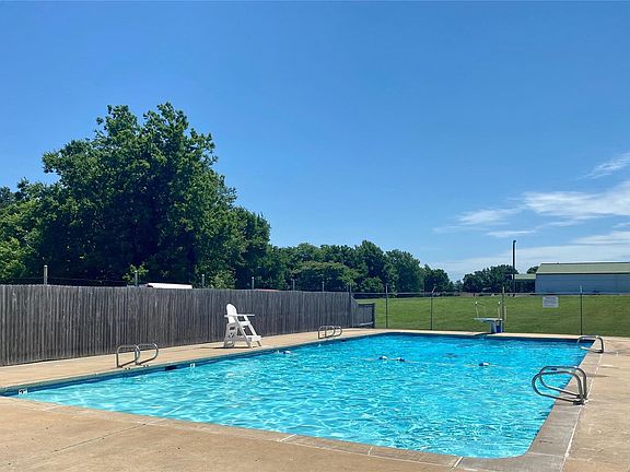 4th image of 8495 S Murphree Dr