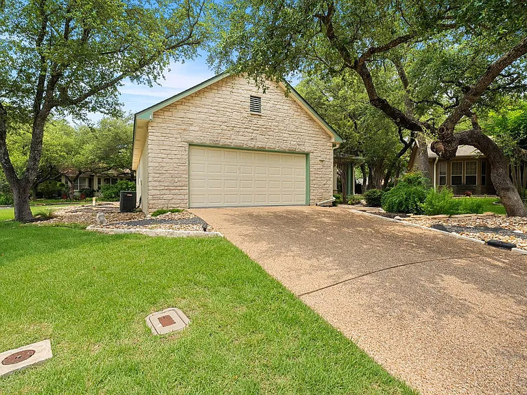 104 Bronco Cir — Photo 3