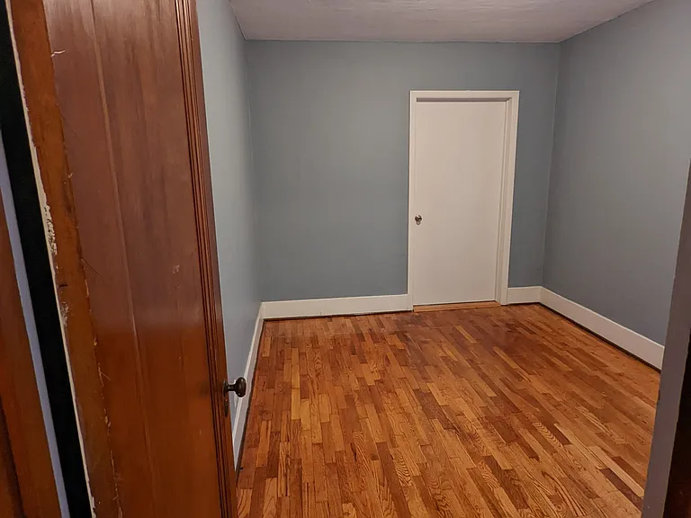 225 N Foster Ave — Photo 12