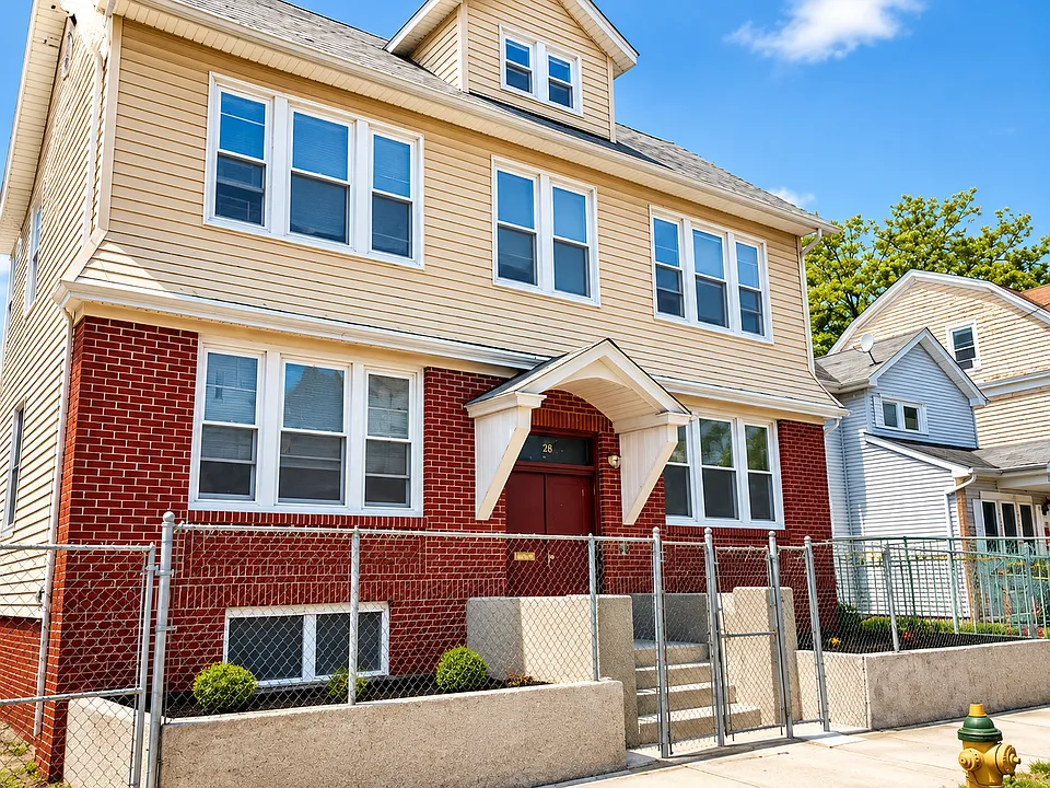 43 Isabella Ave #1L