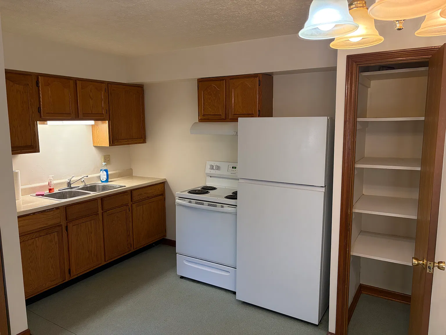 2 bed, 1000 sqft, $1,050 — Photo 2