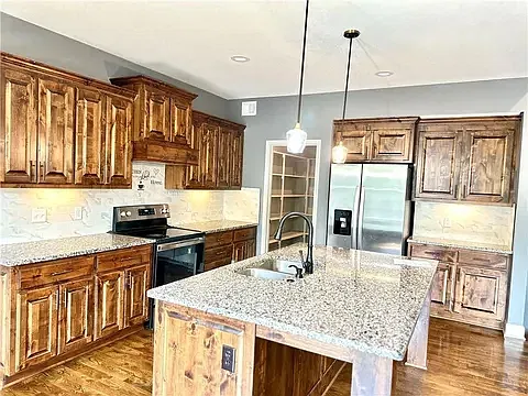 4 bed, 2747 sqft, $2,750 — Photo 3