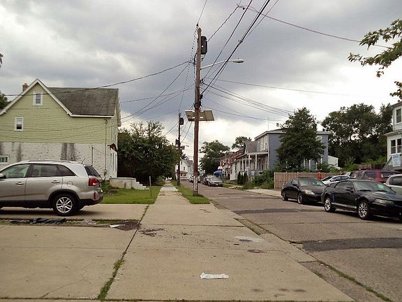 Exterior Neighborhood (street photo)