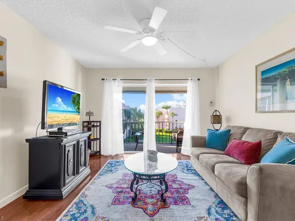 150 Turtle Lake Ct, Naples, FL