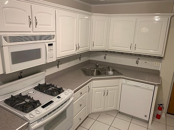 3rd image of 8330 W 95th St #2