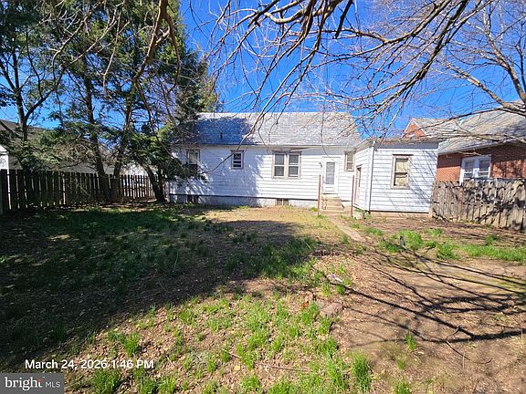 2nd image of 517 E Brown St