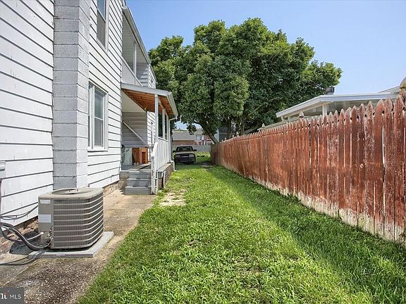 3rd image of 103 Brown St