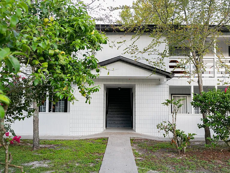 Oak Terrace — Photo 16