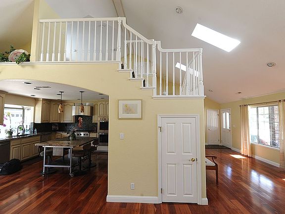 4th image of 14690 Wyrick Ave