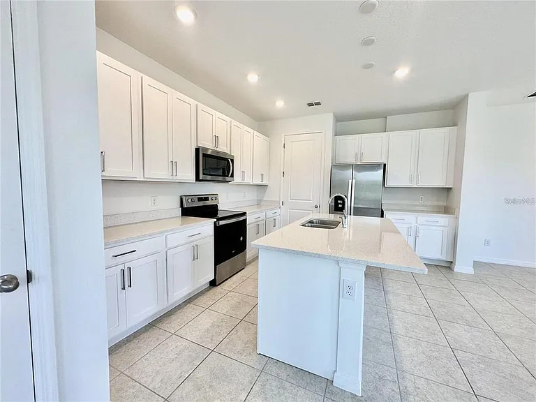 1707 Sanibel Dr — Photo 6