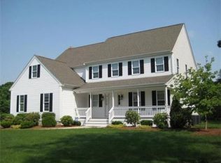 7 Earle Stewart Ln, Wrentham, MA 02093