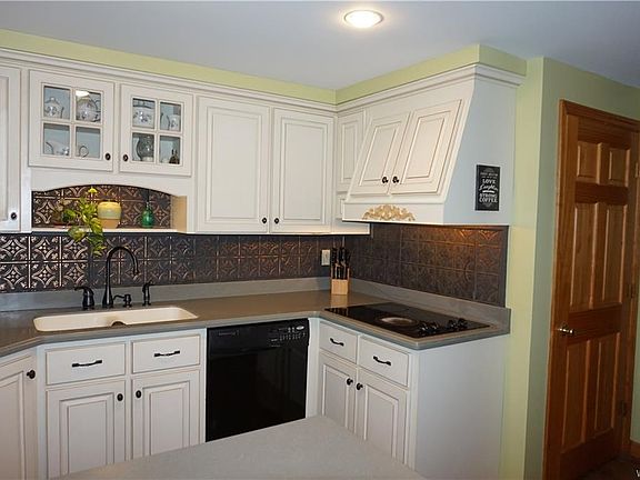 3rd image of 163 Millbrook Dr