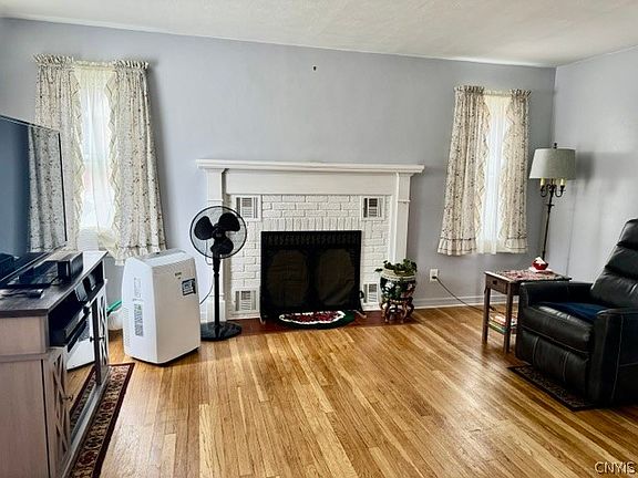 5th image of 18 Stewart Pl