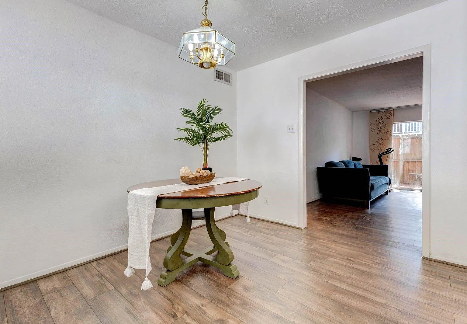 2 bed, 2.0 bath, 1068 sqft, $1,600 — Photo 2