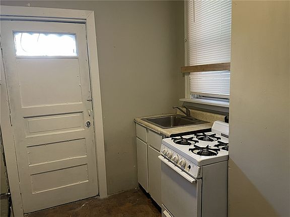 5th image of 20 Grape St