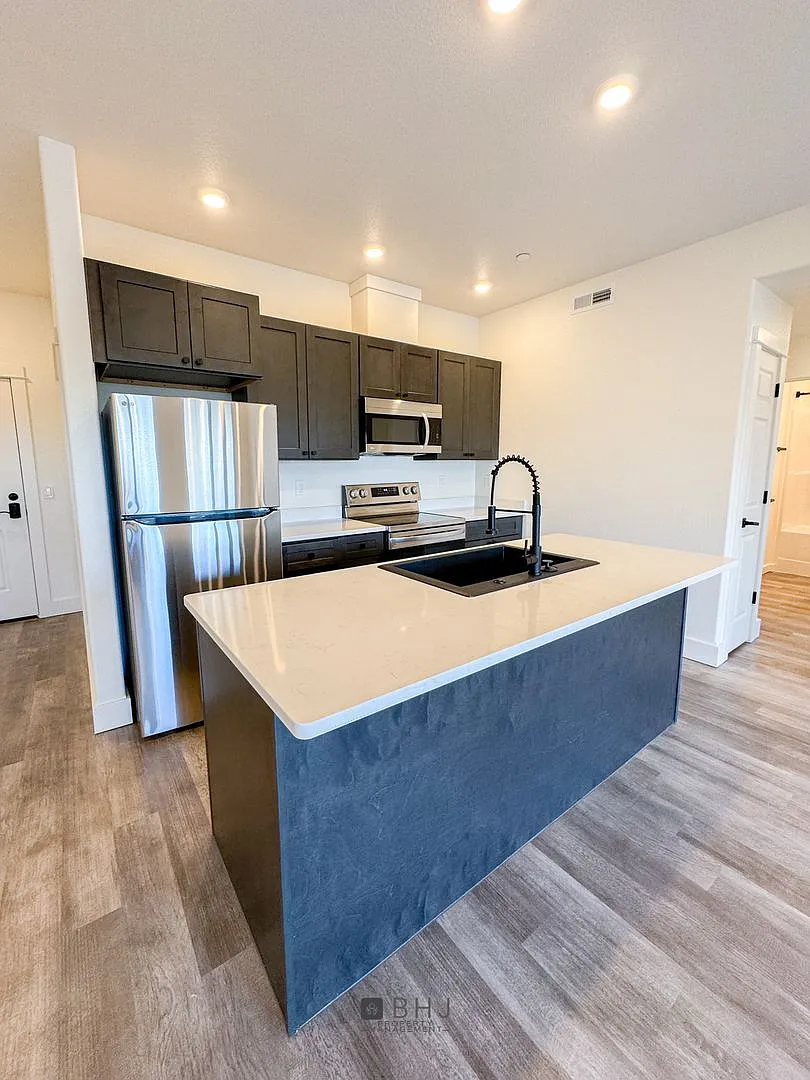 991 Covey Run Rd — Photo 1