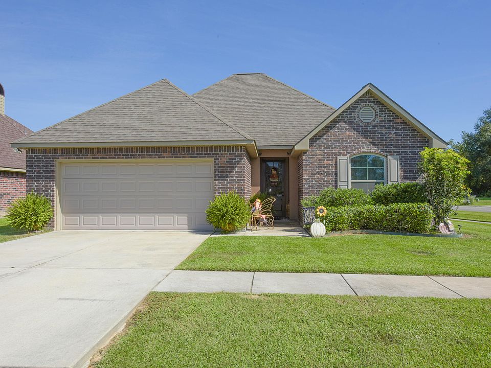 1st image of 225 Wisteria Bend Cir