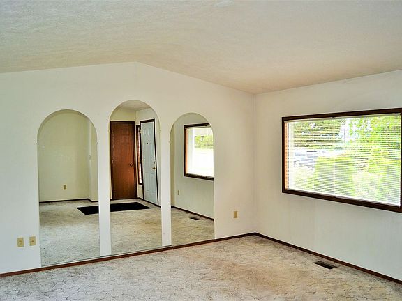 2nd image of 1720 W Courtland Ave