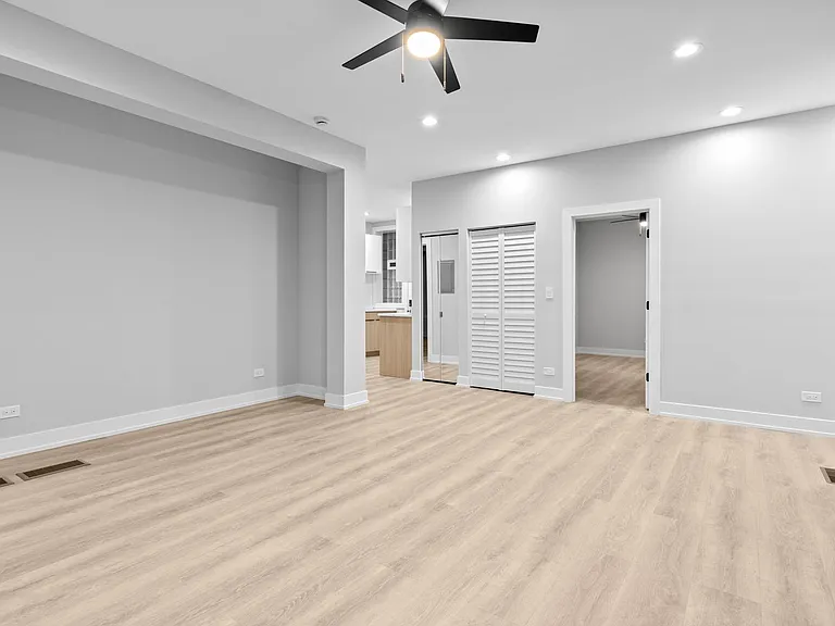 7661 N Rogers Ave #3 — Photo 4